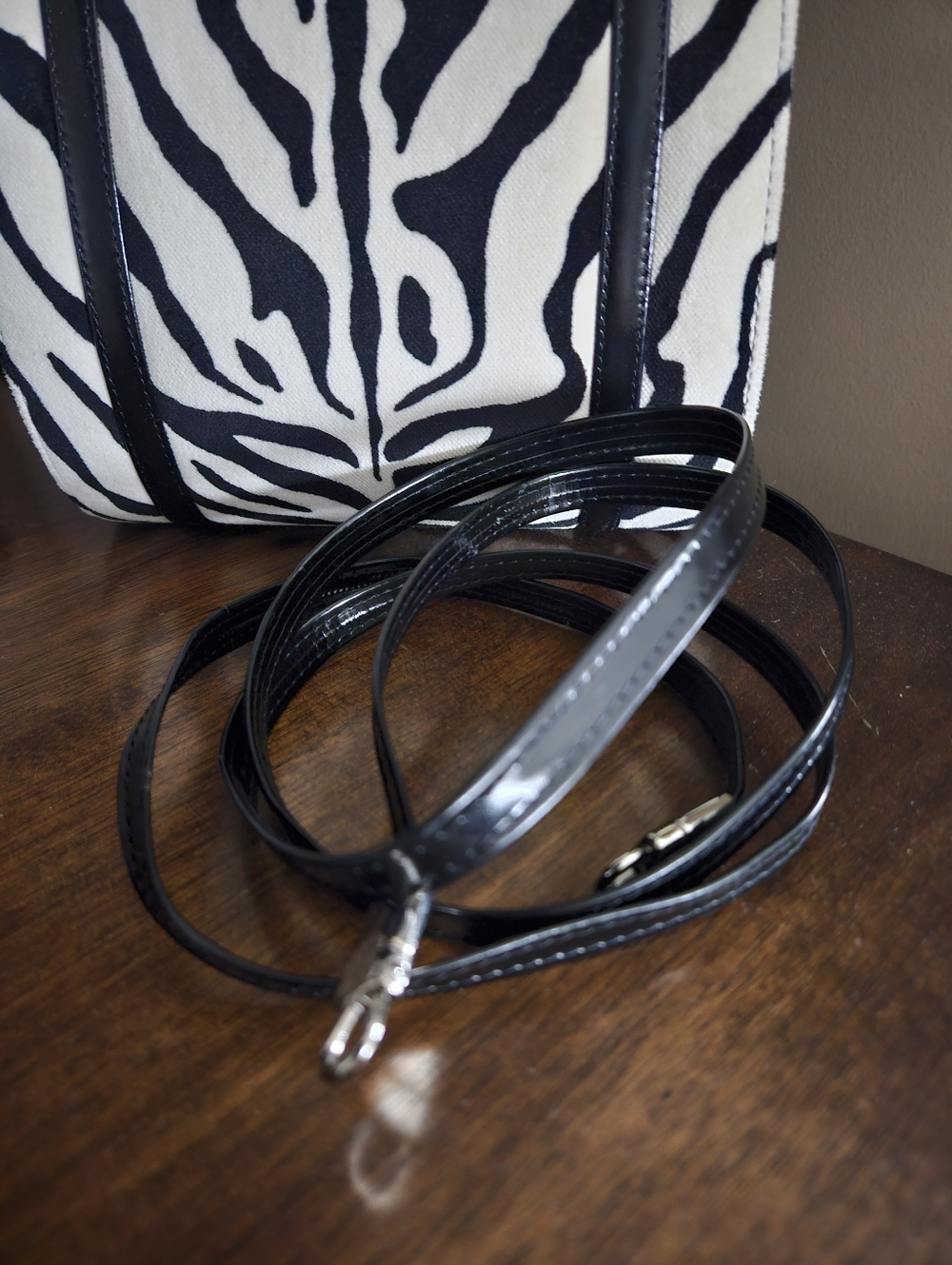 Vintage d' Ro~Too Italian Zebra Print Top Handle Purse W/Kiss Lock - Picture 9 of 10